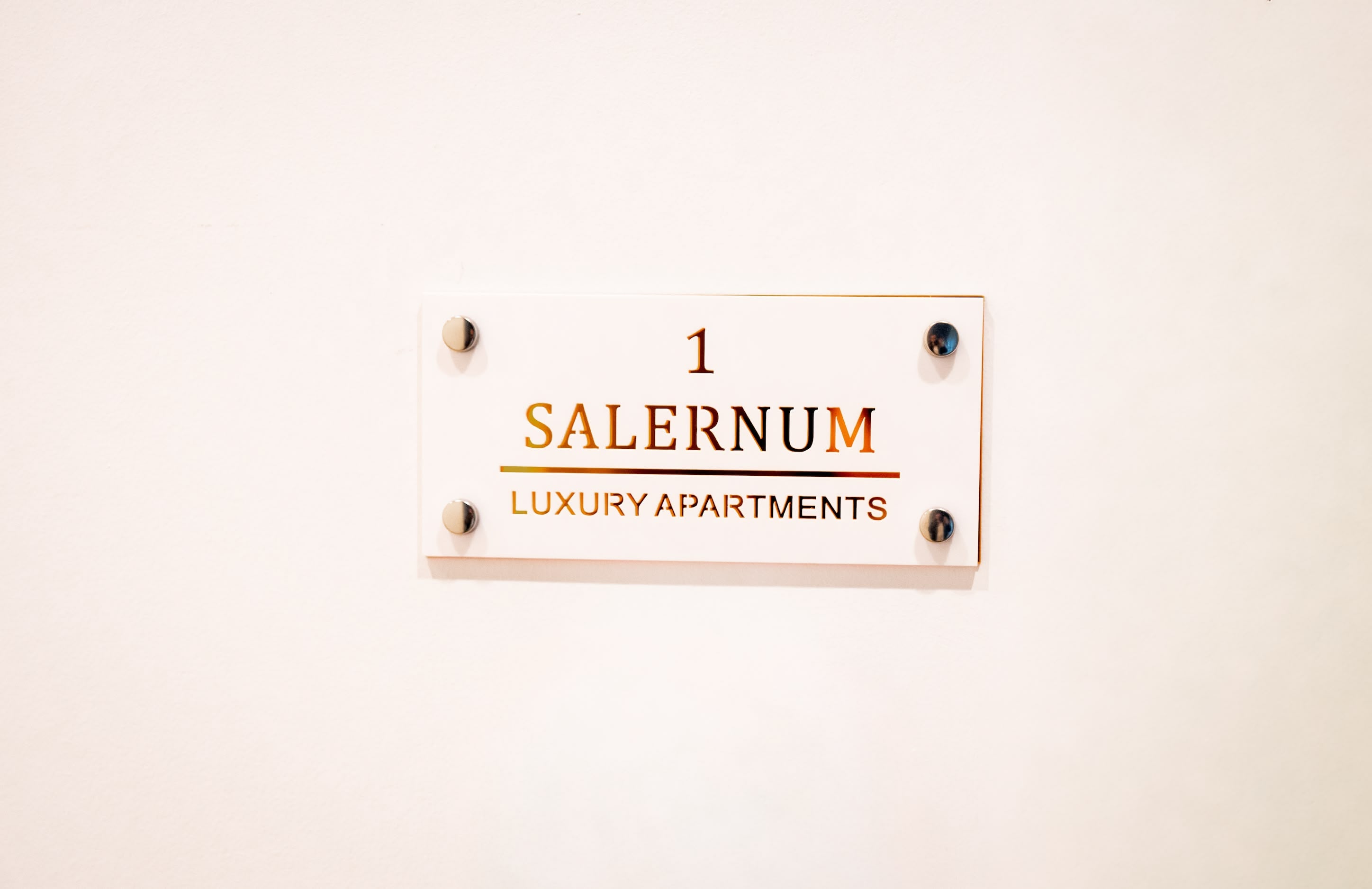 Bagno e dettagli della camera 1 Salernum